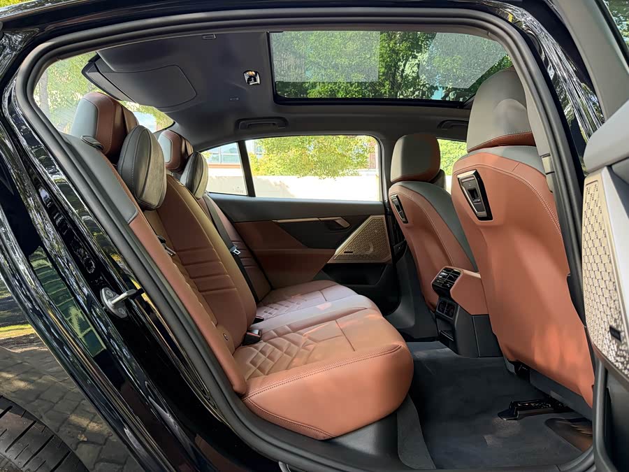 BMW 5 Series 2026, фото 11