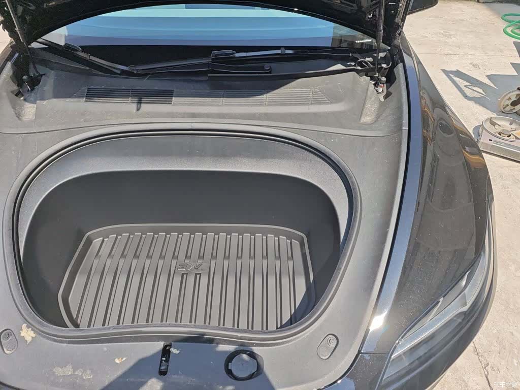 Tesla Model 3, 2026 23