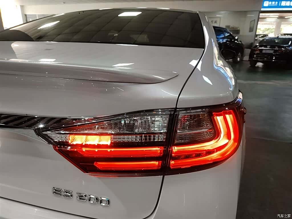Lexus ES, 2016 8
