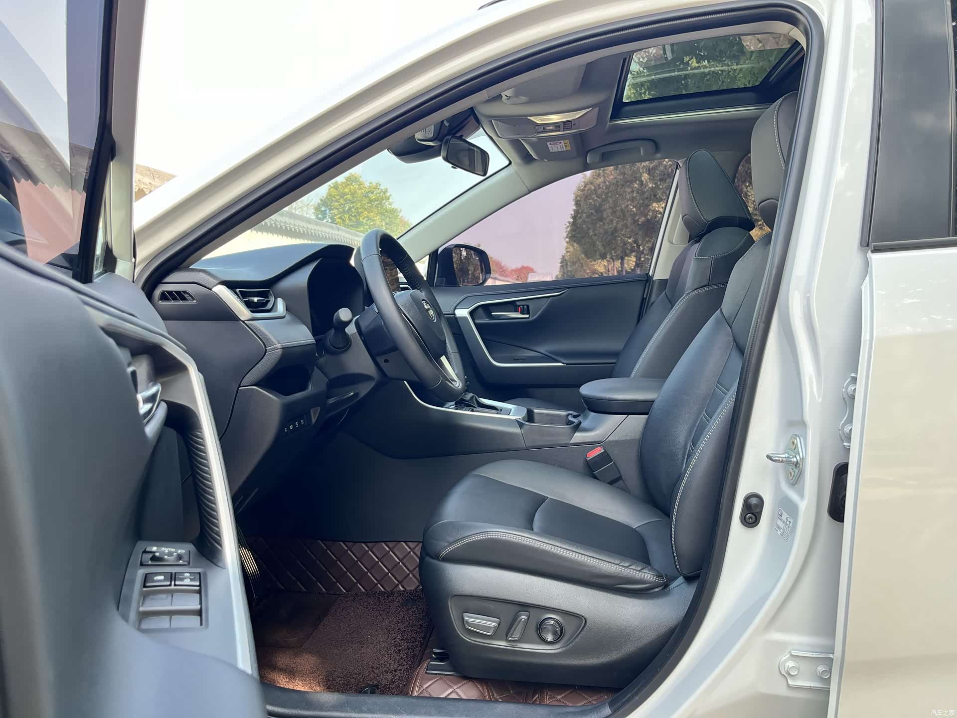 Toyota RAV4, 2024 6
