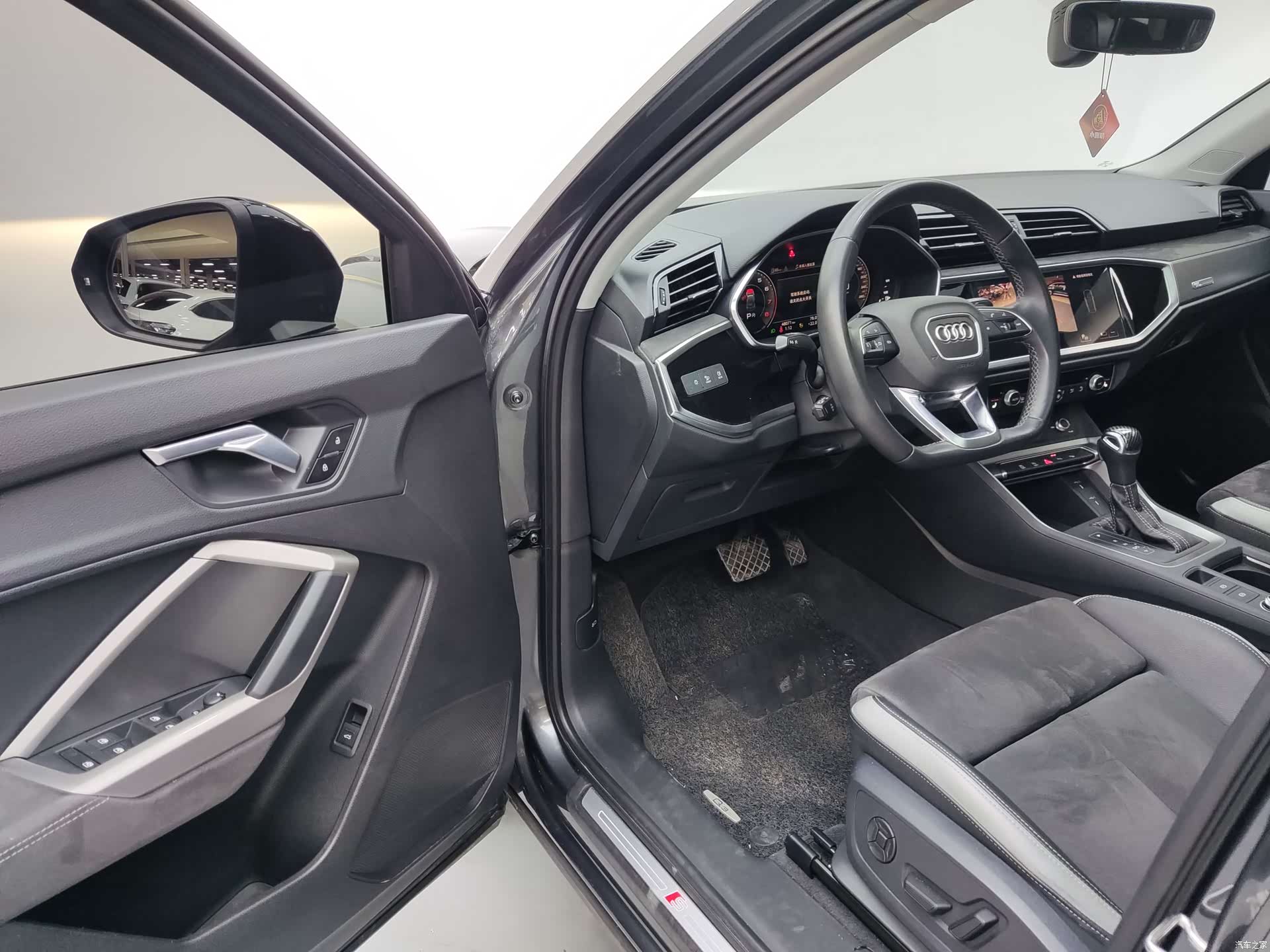 Audi Q3, 2023 11