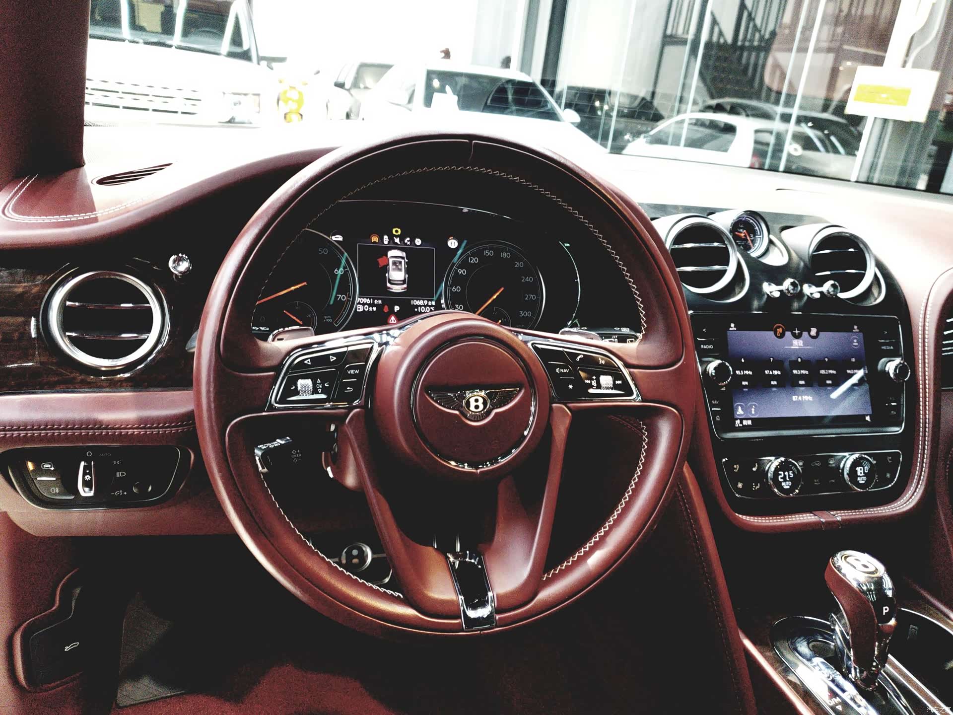 Bentley Bentayga, 2019 14
