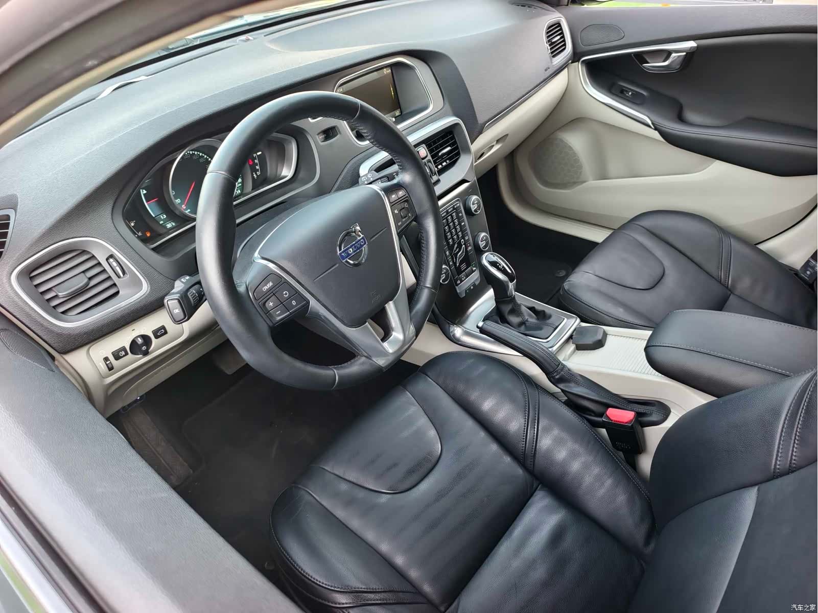 Volvo V40, 2013 9