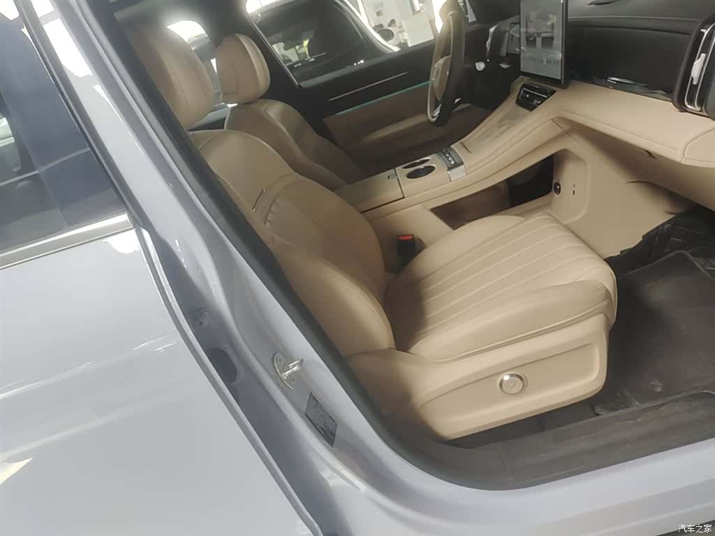 Jetour L7, 2025 25