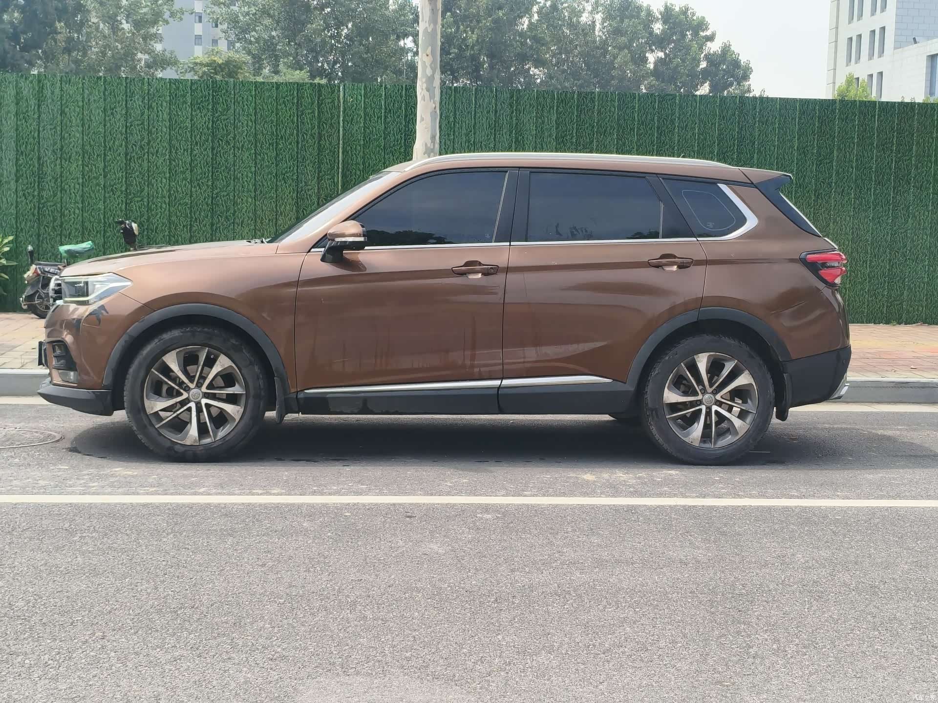 HuaChenZhongHua V7, 2018 4