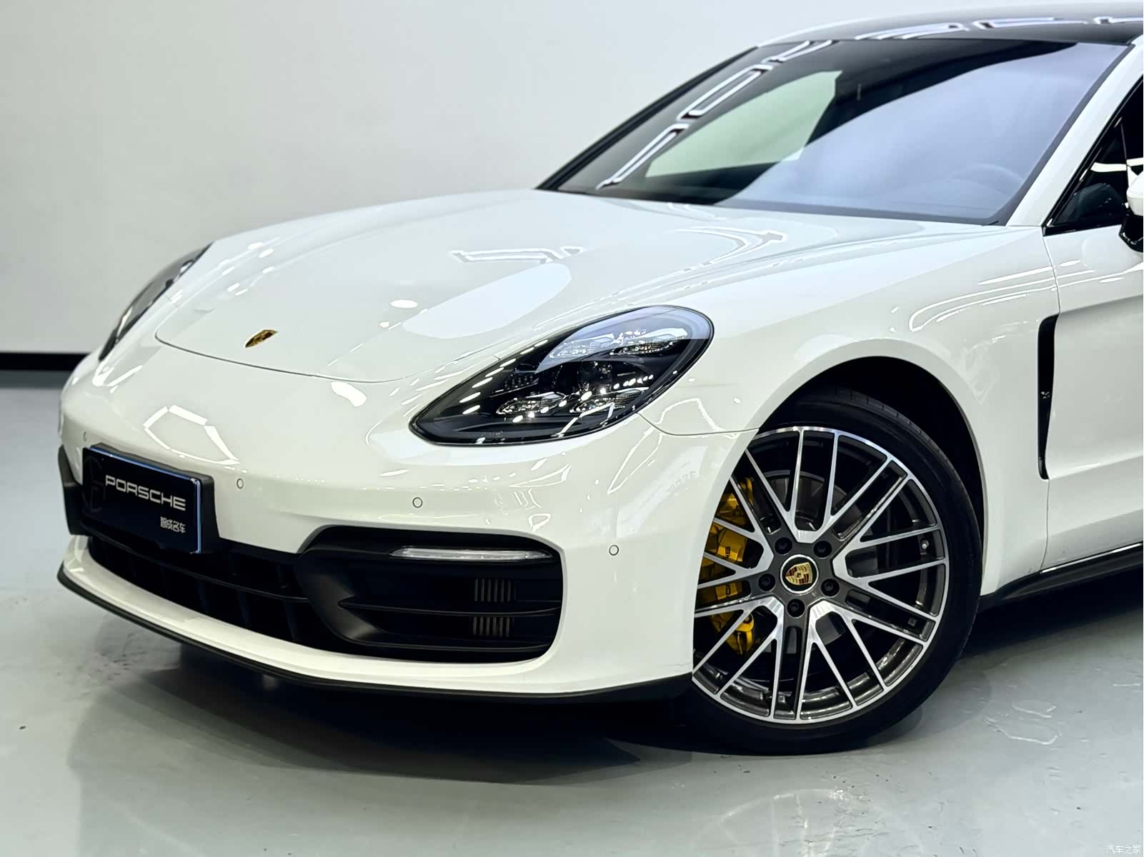 Porsche Panamera, 2023 10