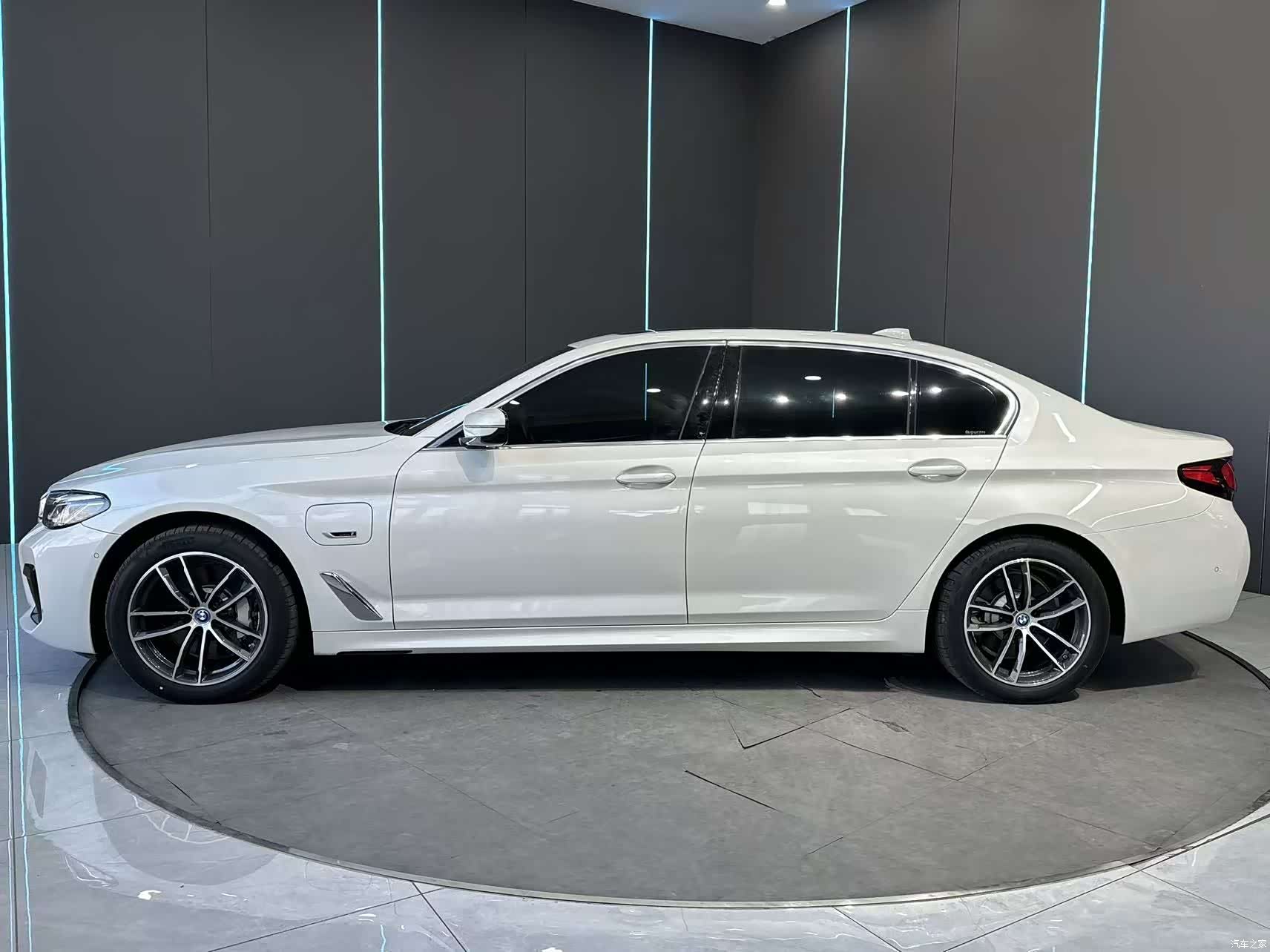 BMW 5 Series, 2022 4