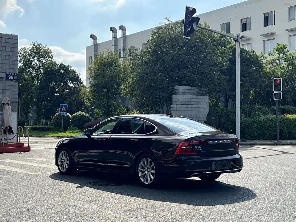 Volvo S90