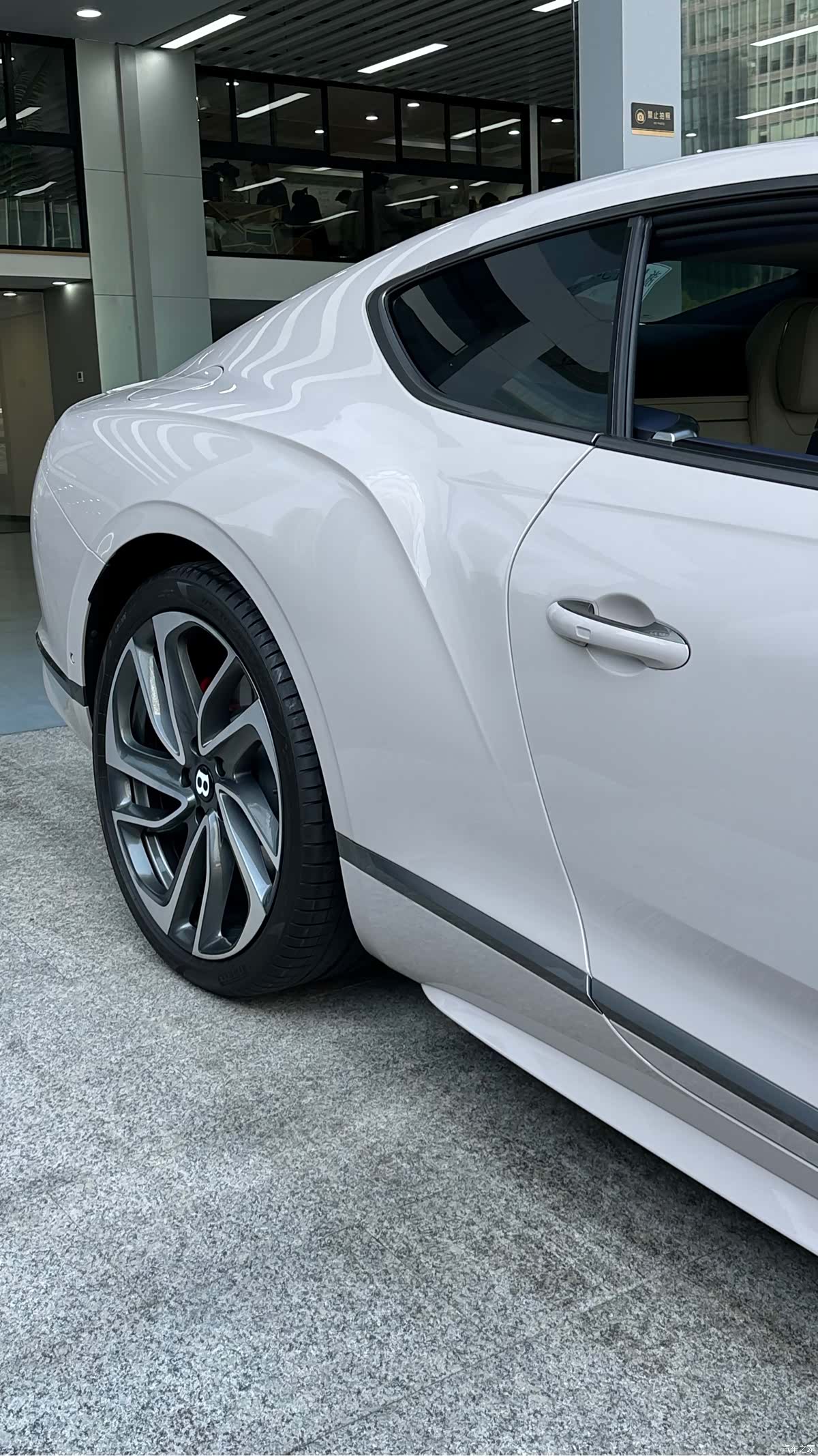 Bentley Flying Spur, 2025 7