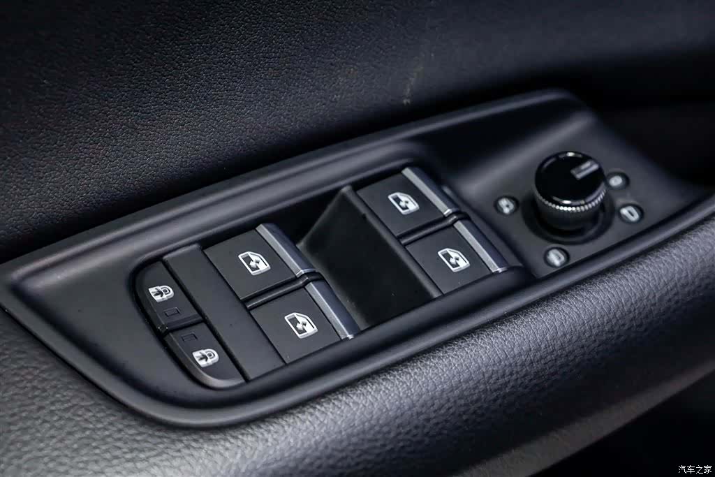 Audi Q8, 2023 11