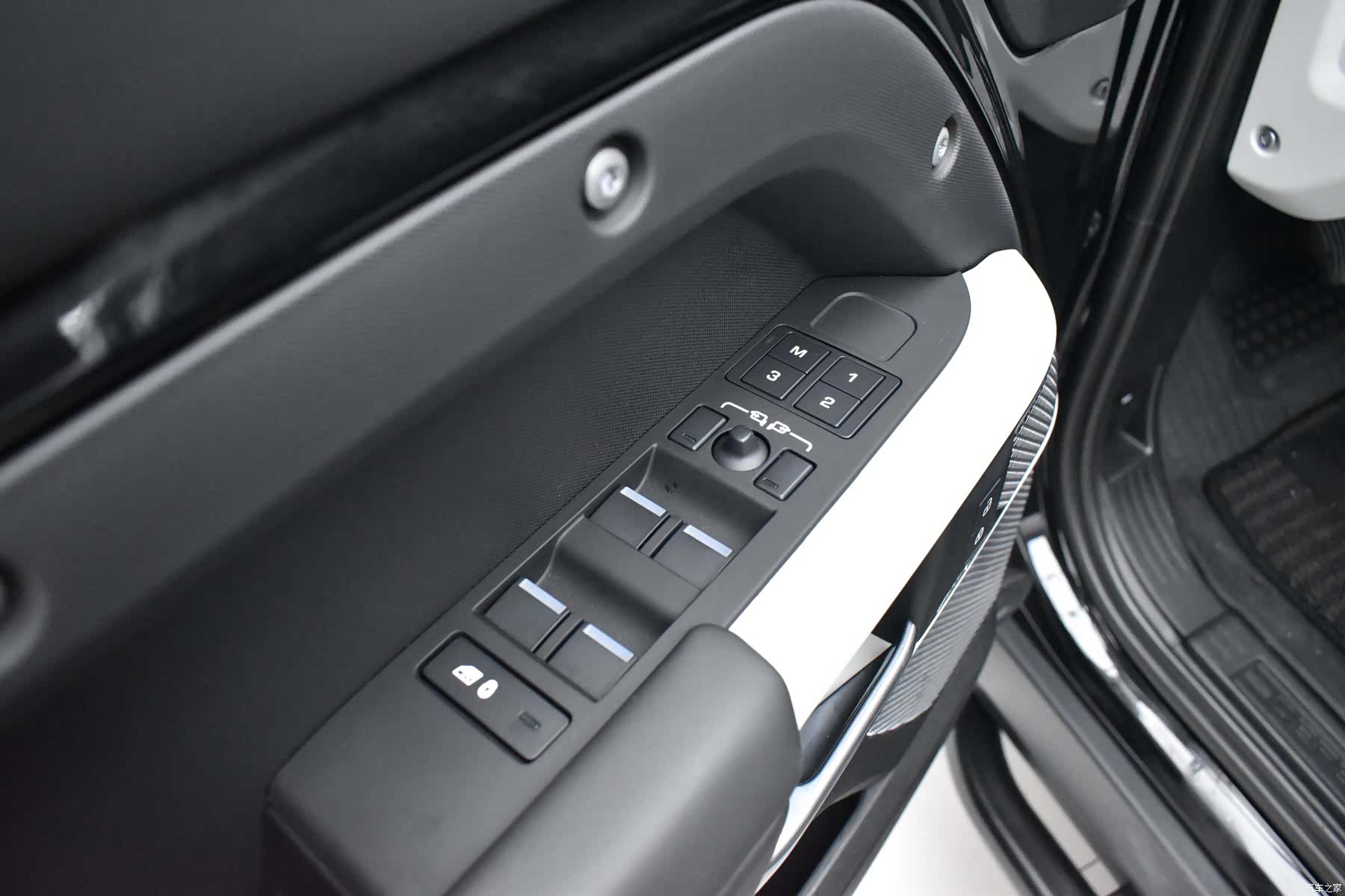 Land Rover Defender, 2023 16