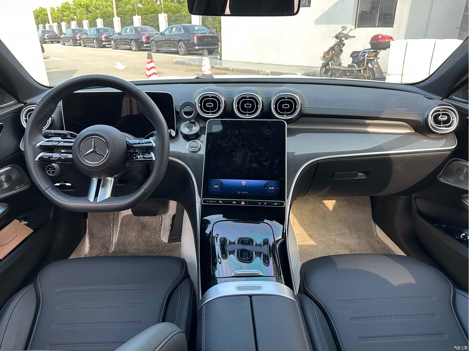Mercedes-Benz C-Class, 2025 6
