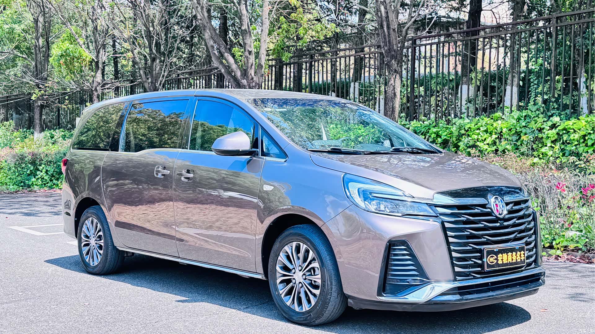Buick GL8, 2022 3
