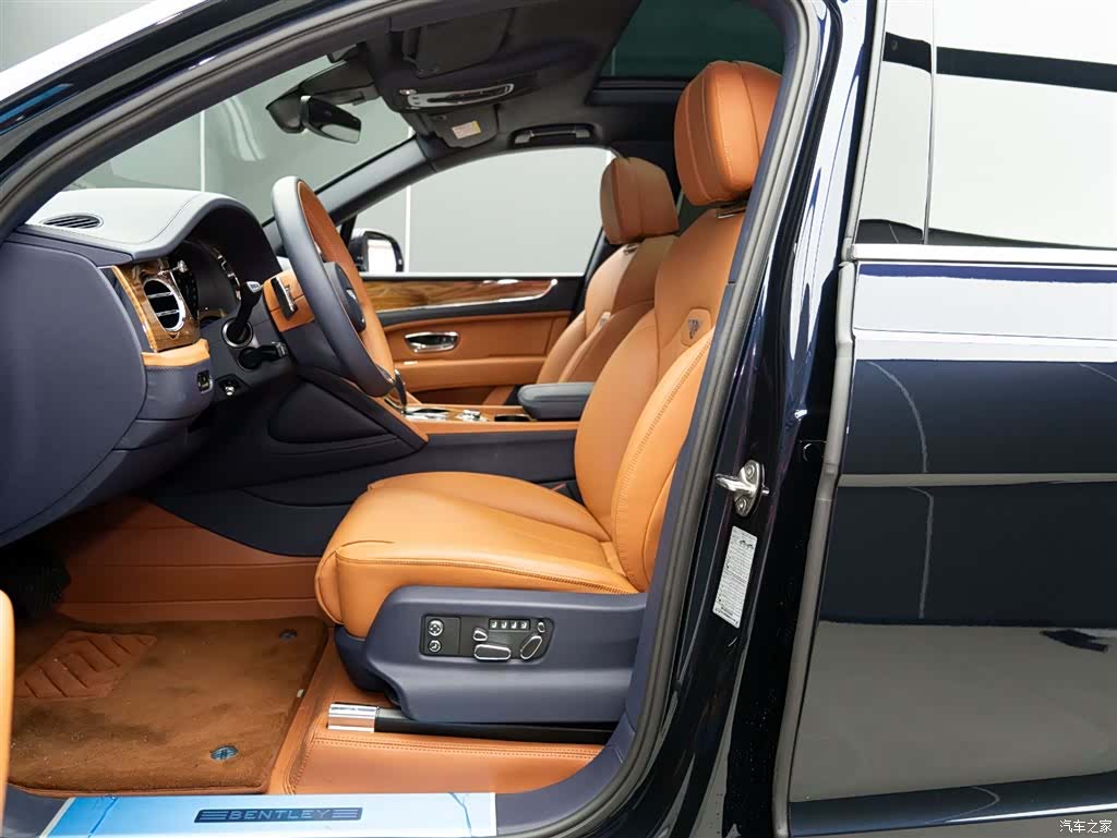 Bentley Bentayga, 2025 10