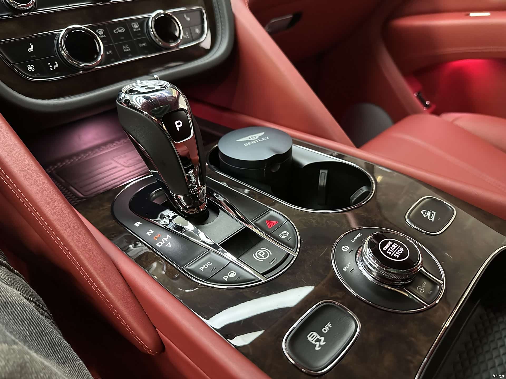Bentley Bentayga, 2021 15