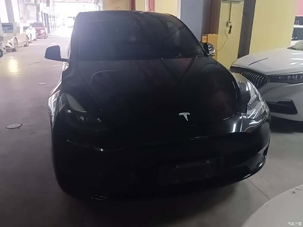 Tesla Model Y, 2021 3