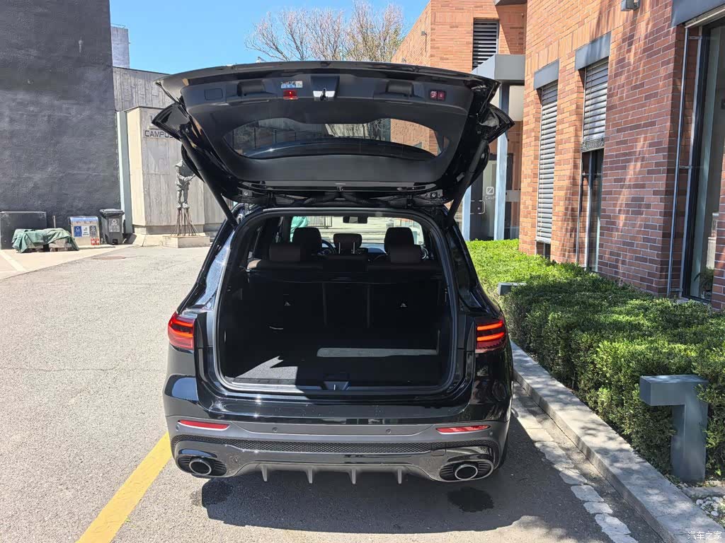 Mercedes-Benz GLB, 2025 10
