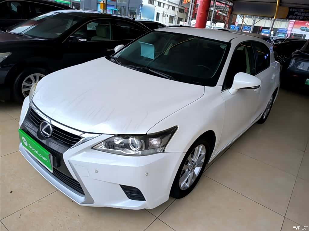 Lexus CT, 2015 1