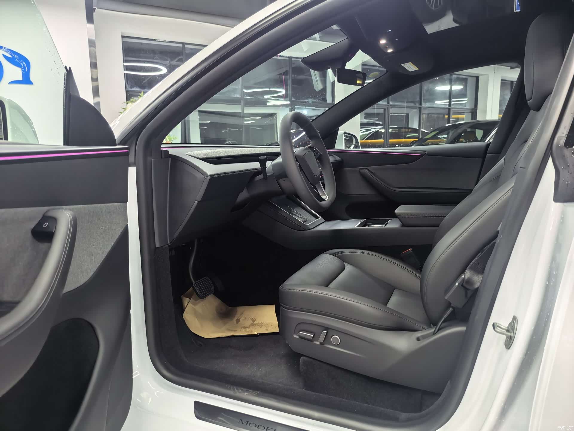 Tesla Model Y, 2026 8