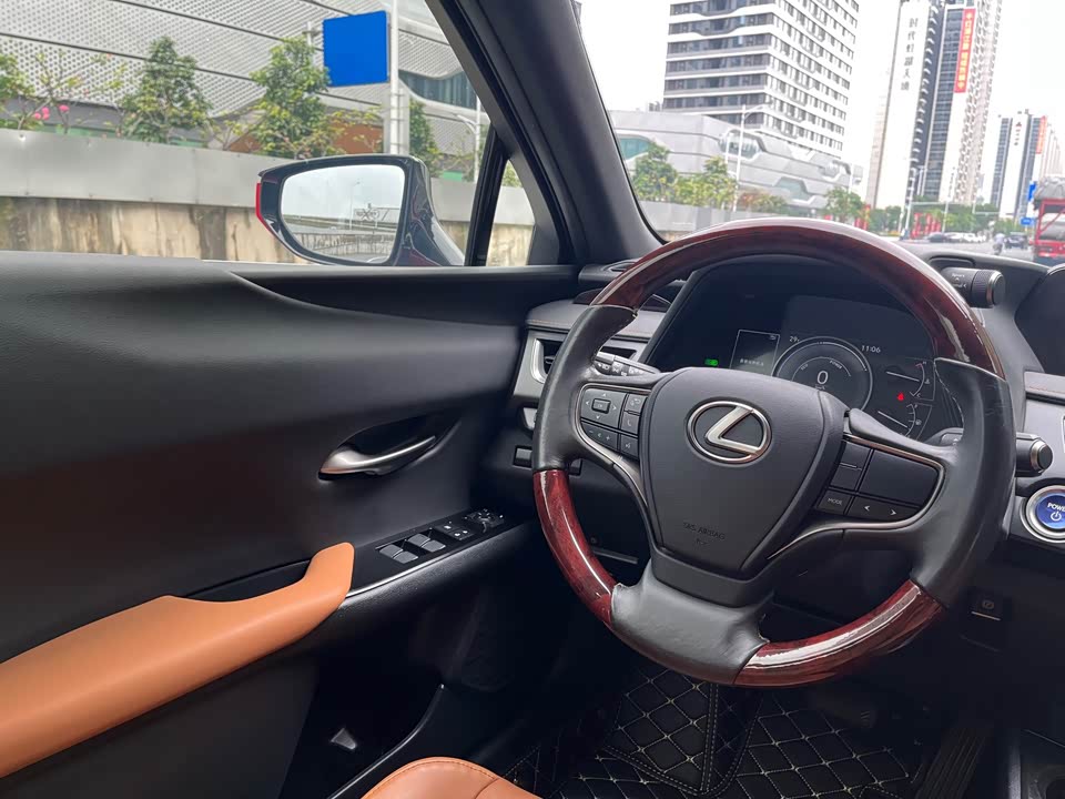 Lexus UX