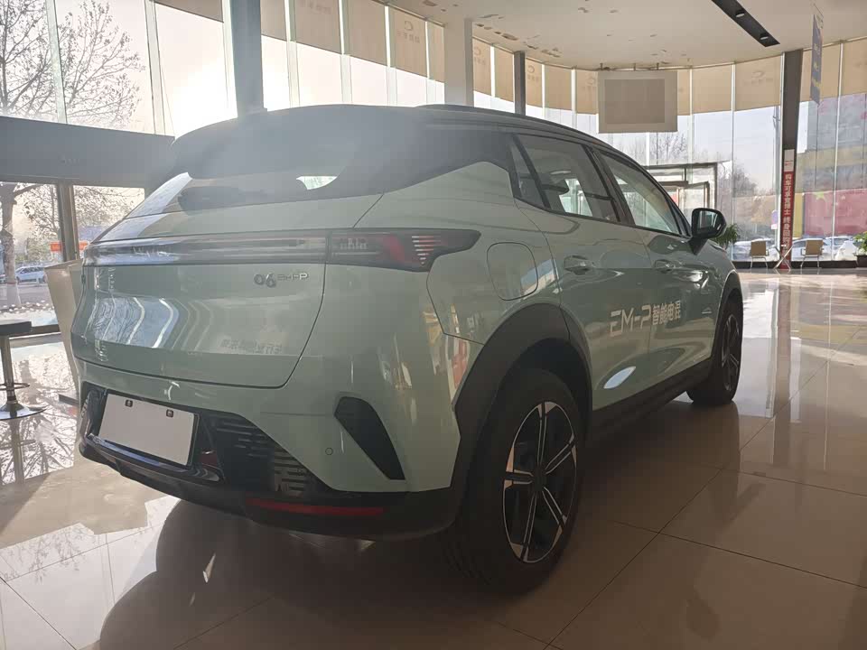 Lynk & Co 06 EM-P