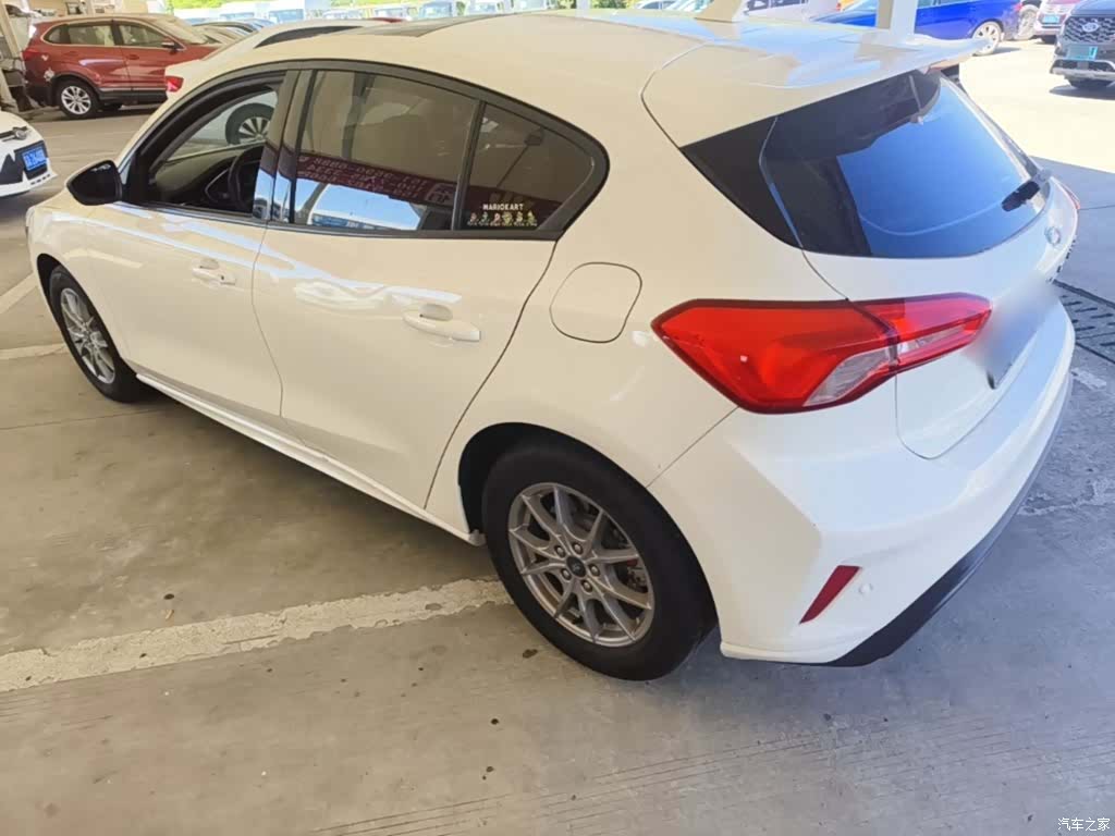 Ford Focus, 2022 все фото