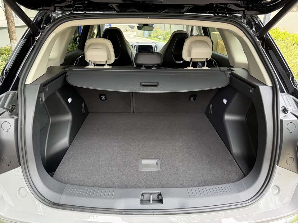 Hongqi HS3