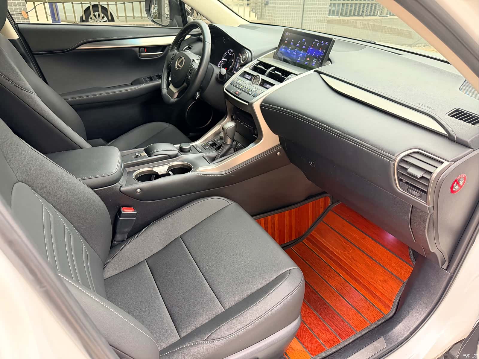 Lexus NX, 2017 13