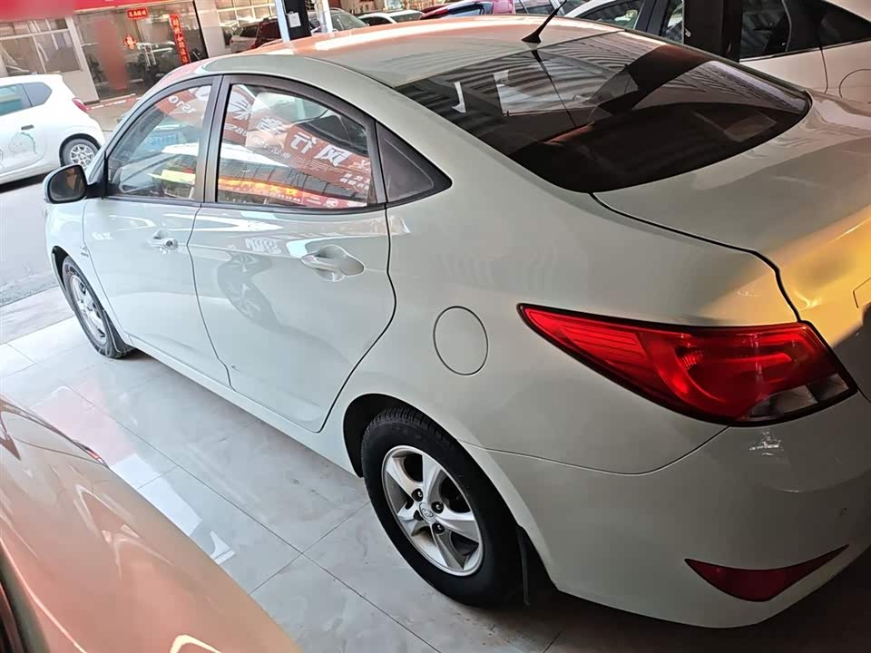 Hyundai Rena