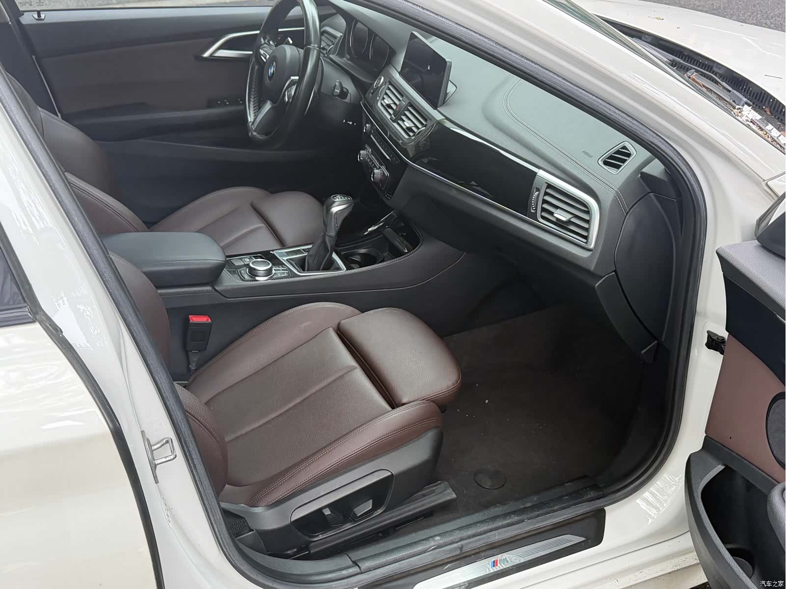 BMW 1 Series, 2019 все фото