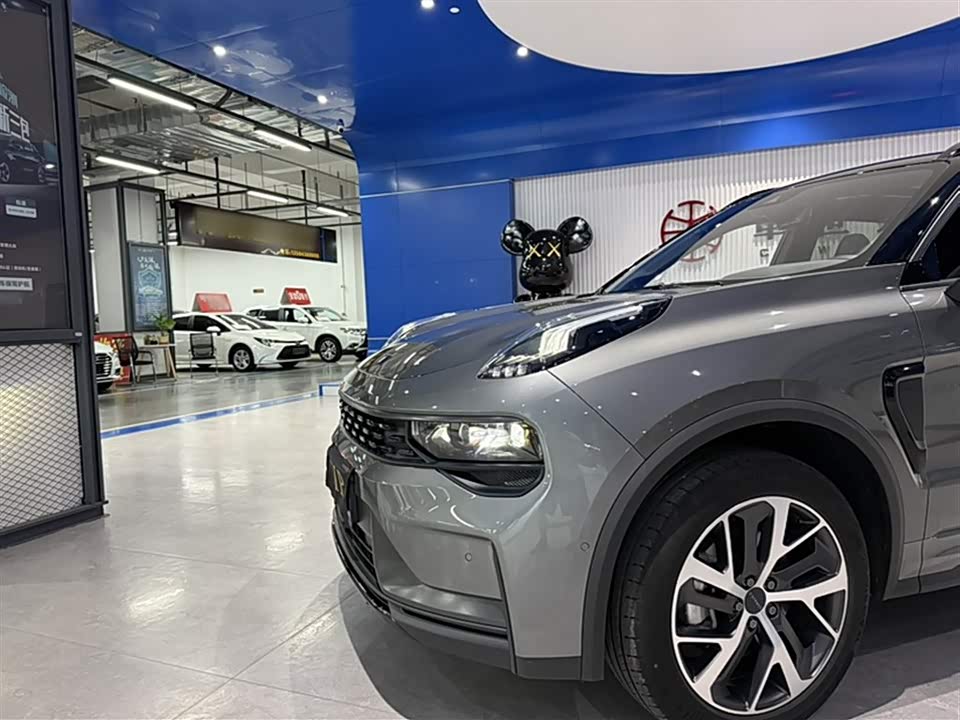 Lynk & Co 01