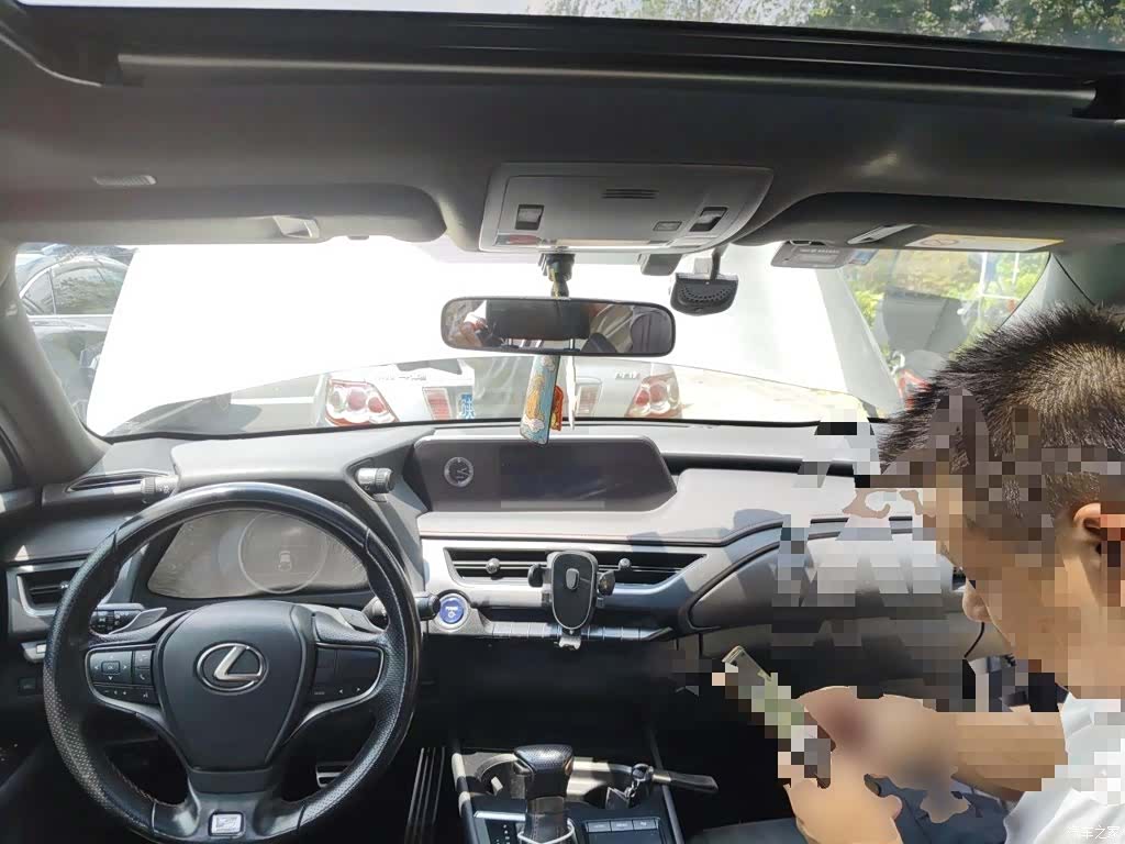 Lexus UX, 2019 10
