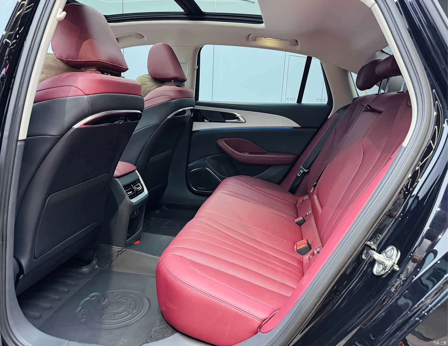 Hongqi H5, 2025 10