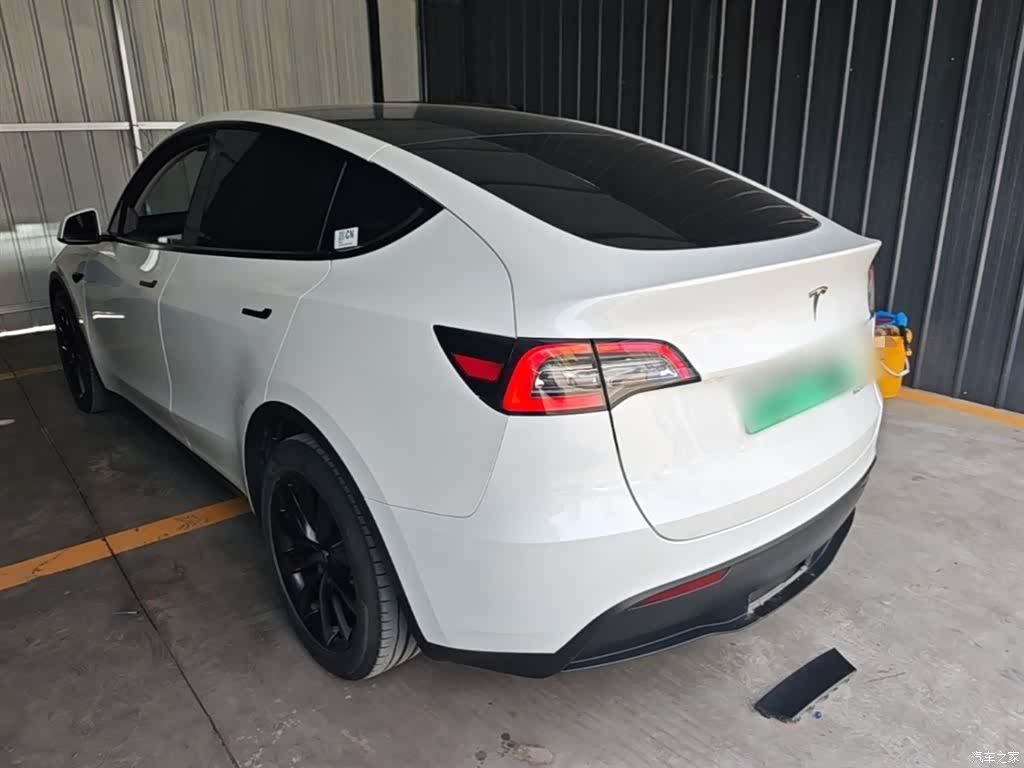 Tesla Model Y, 2022 все фото