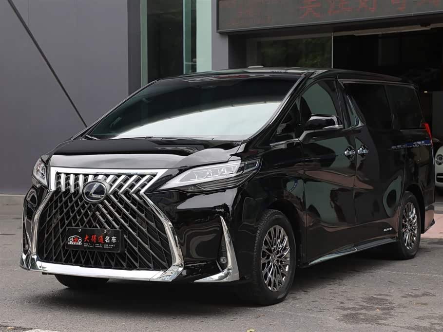 Lexus LM Lexus LM