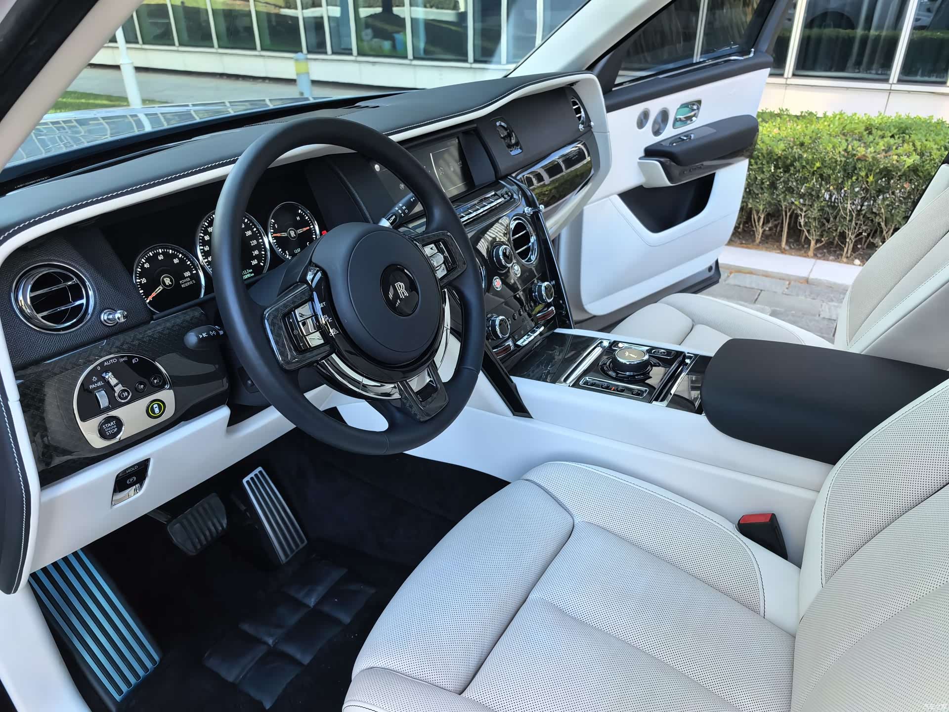 Rolls-Royce Cullinan, 2022 10