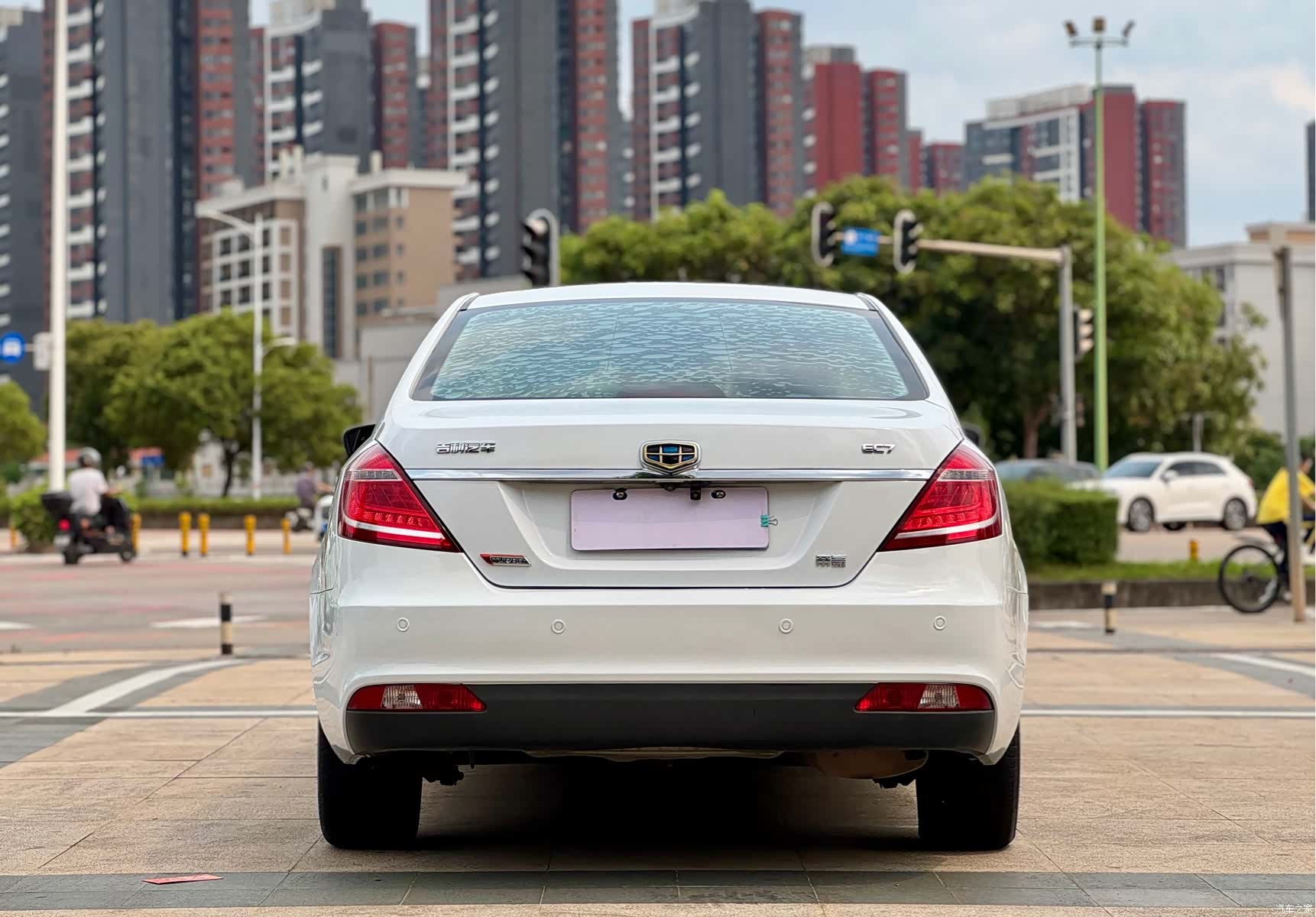 Geely Emgrand, 2015 11