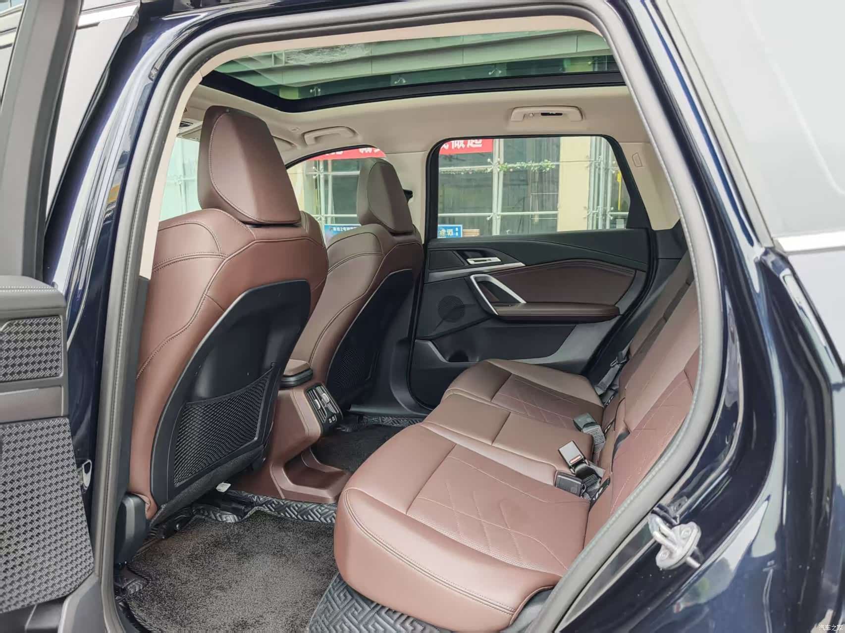 BMW iX1, 2025 13