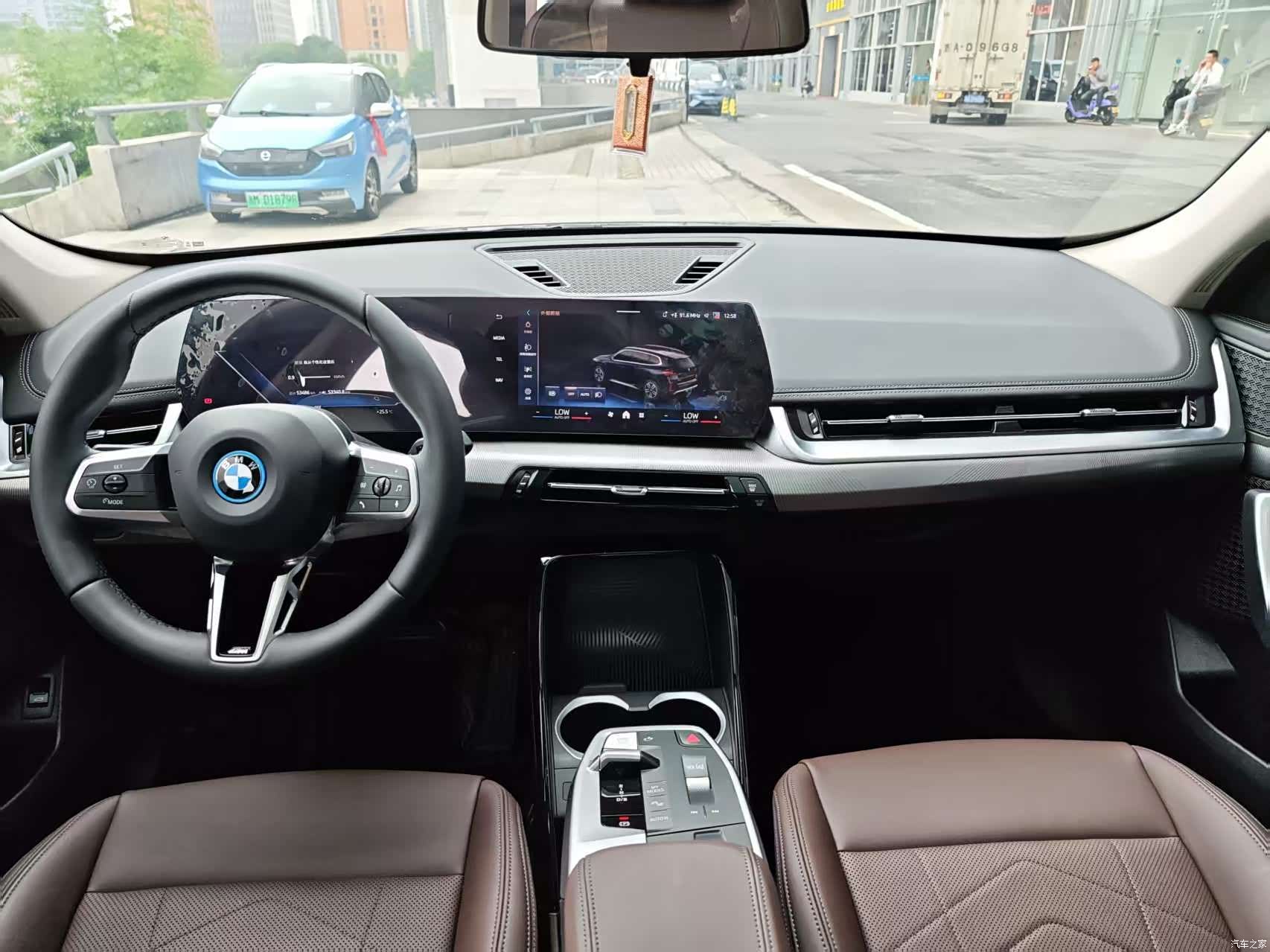 BMW iX1, 2025 14