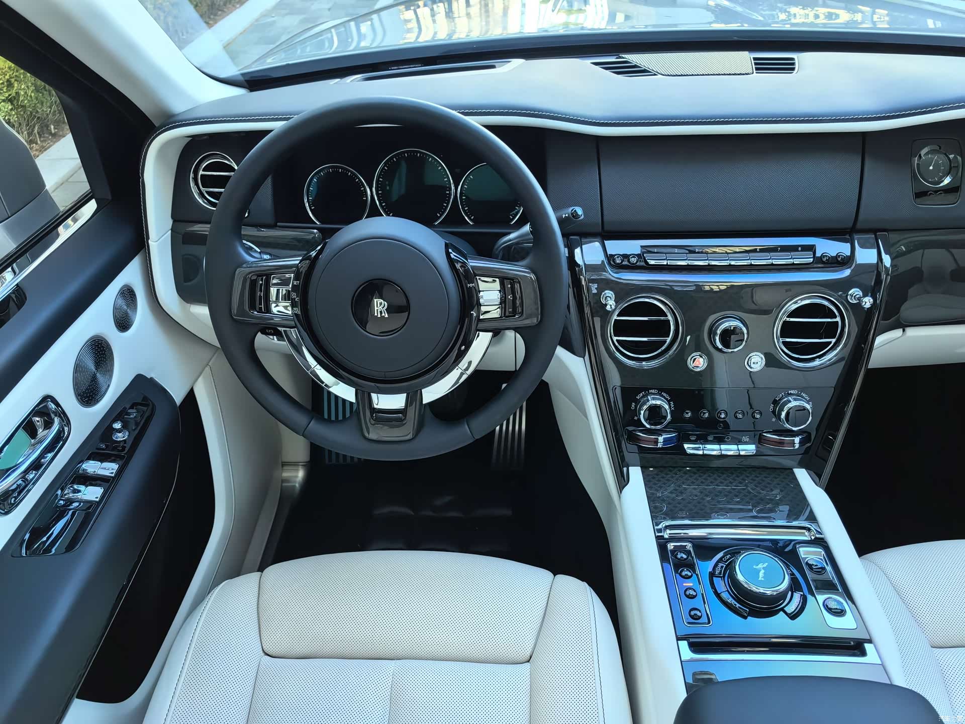 Rolls-Royce Cullinan, 2022 27