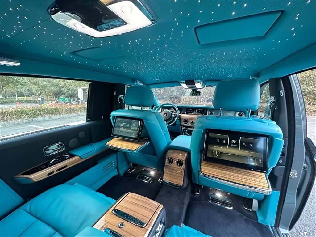 Rolls-Royce Phantom, 2024 7