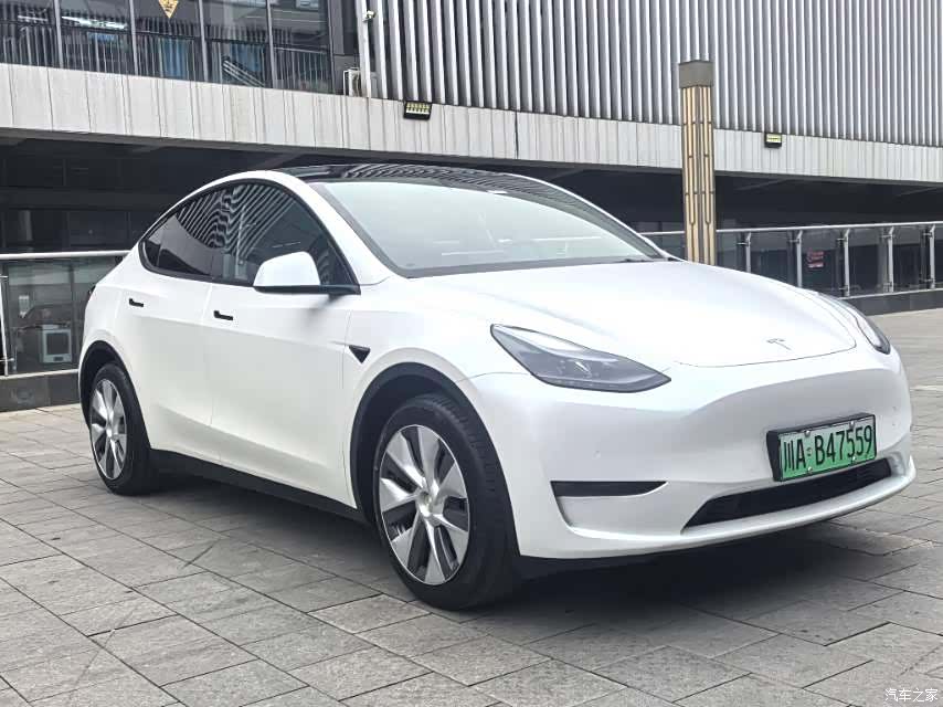 Tesla Model Y, 2023 3