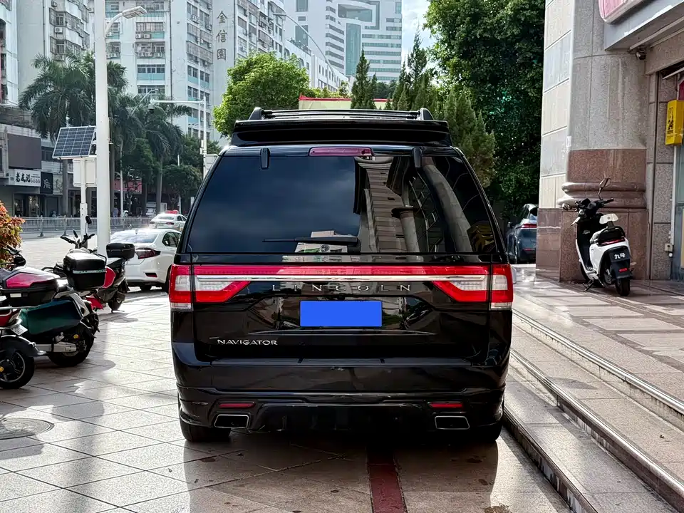 Lincoln Navigator