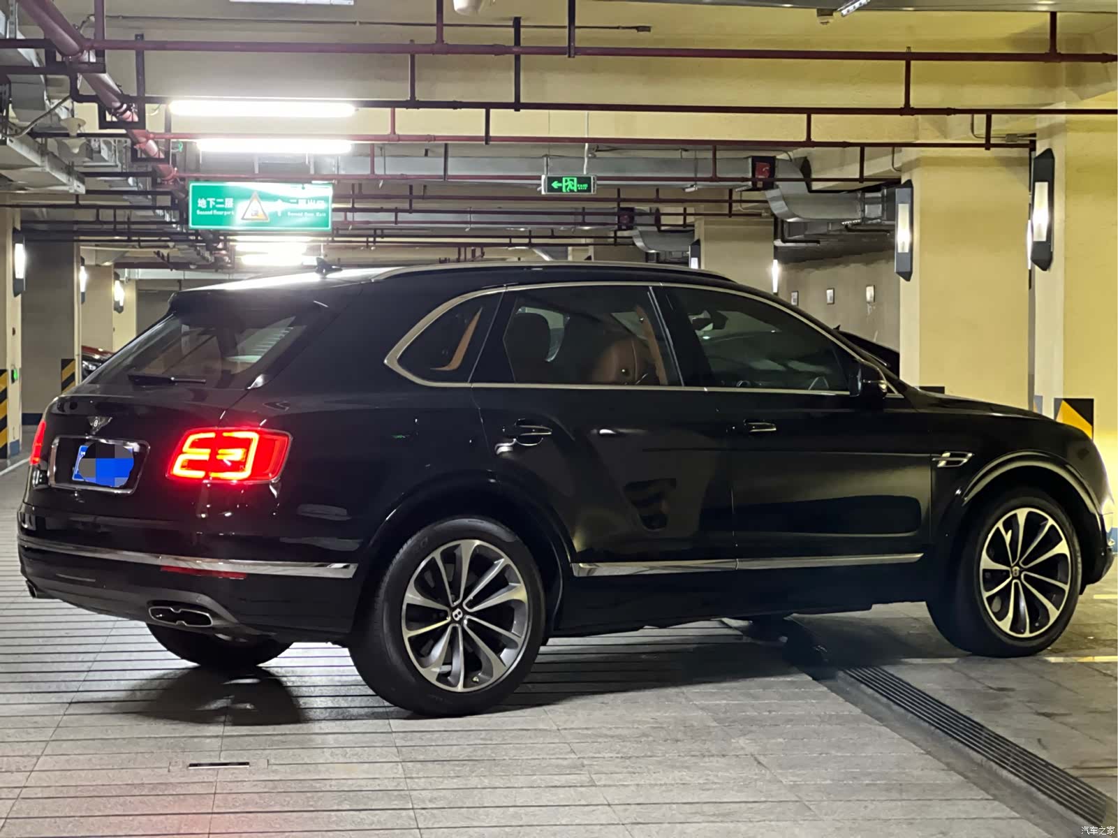 Bentley Bentayga, 2022 2