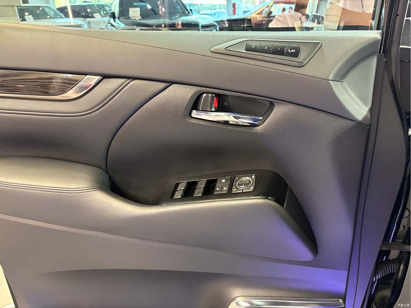 Lexus LM, 2021 все фото