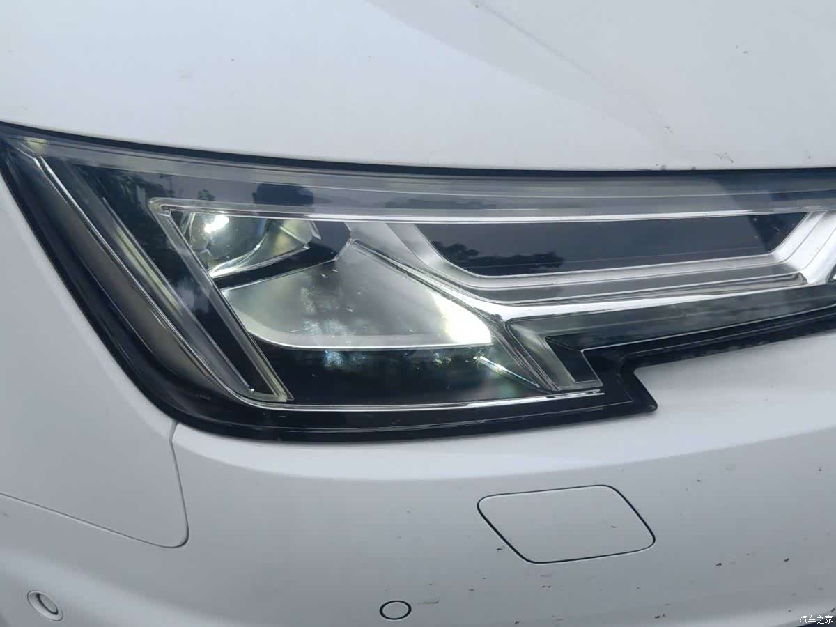 Audi A4L, 2019 все фото