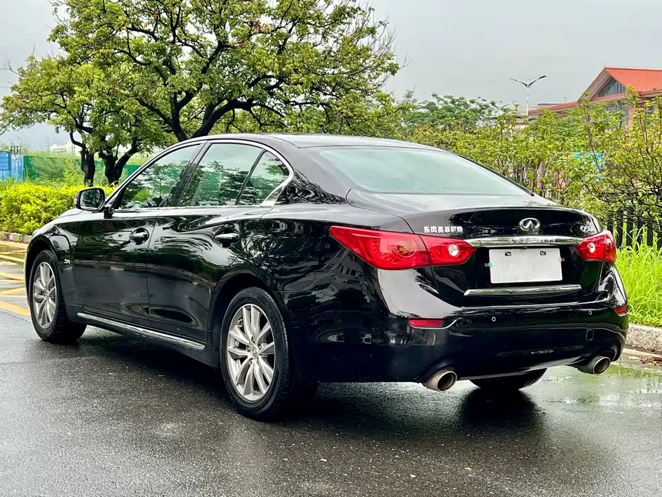 Infiniti Q50L