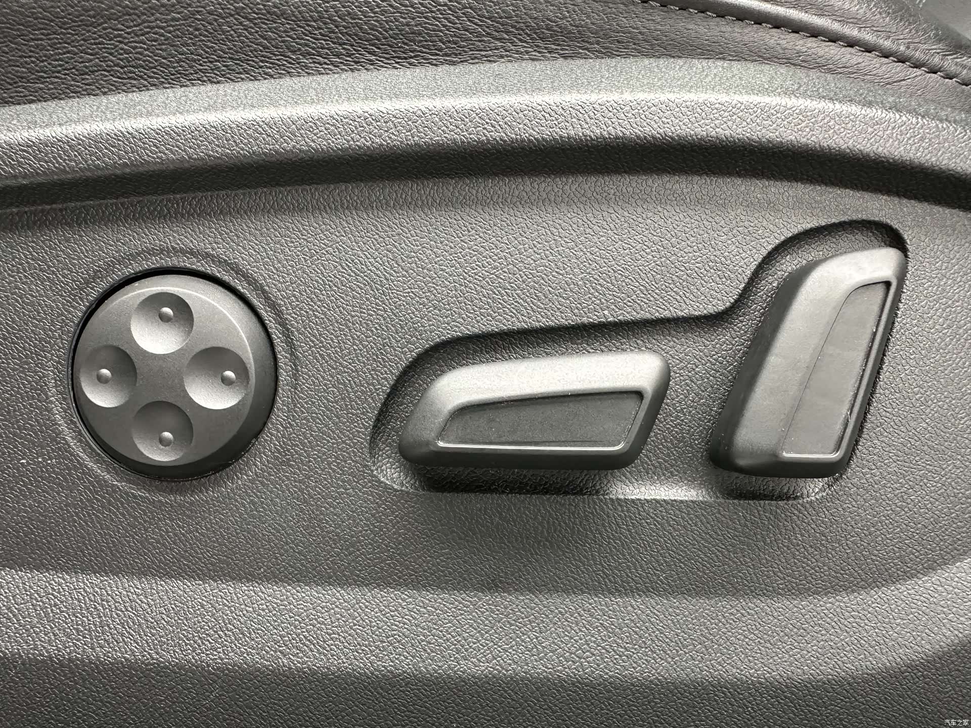 Audi Q2L, 2022 13