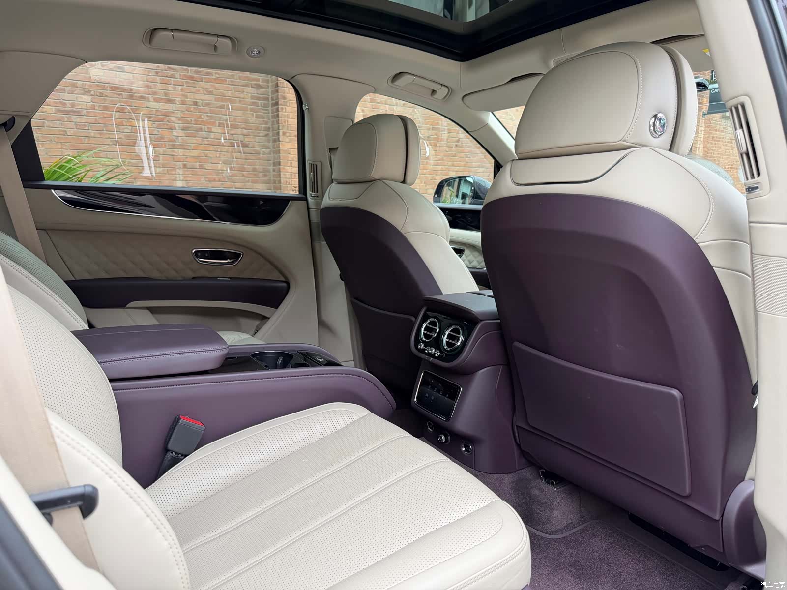 Bentley Bentayga, 2021 13