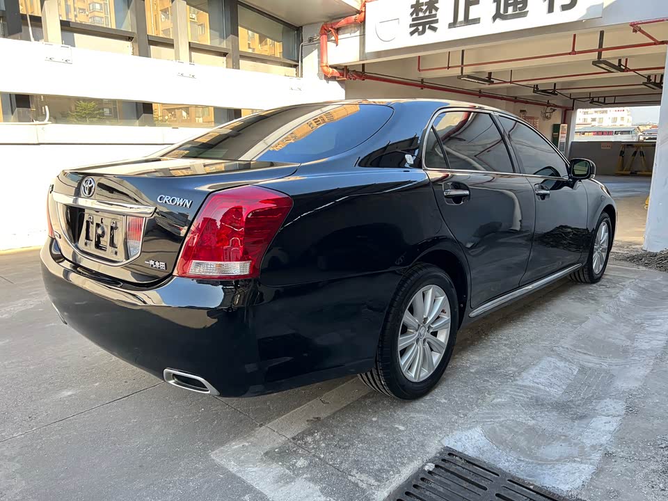 Toyota crown